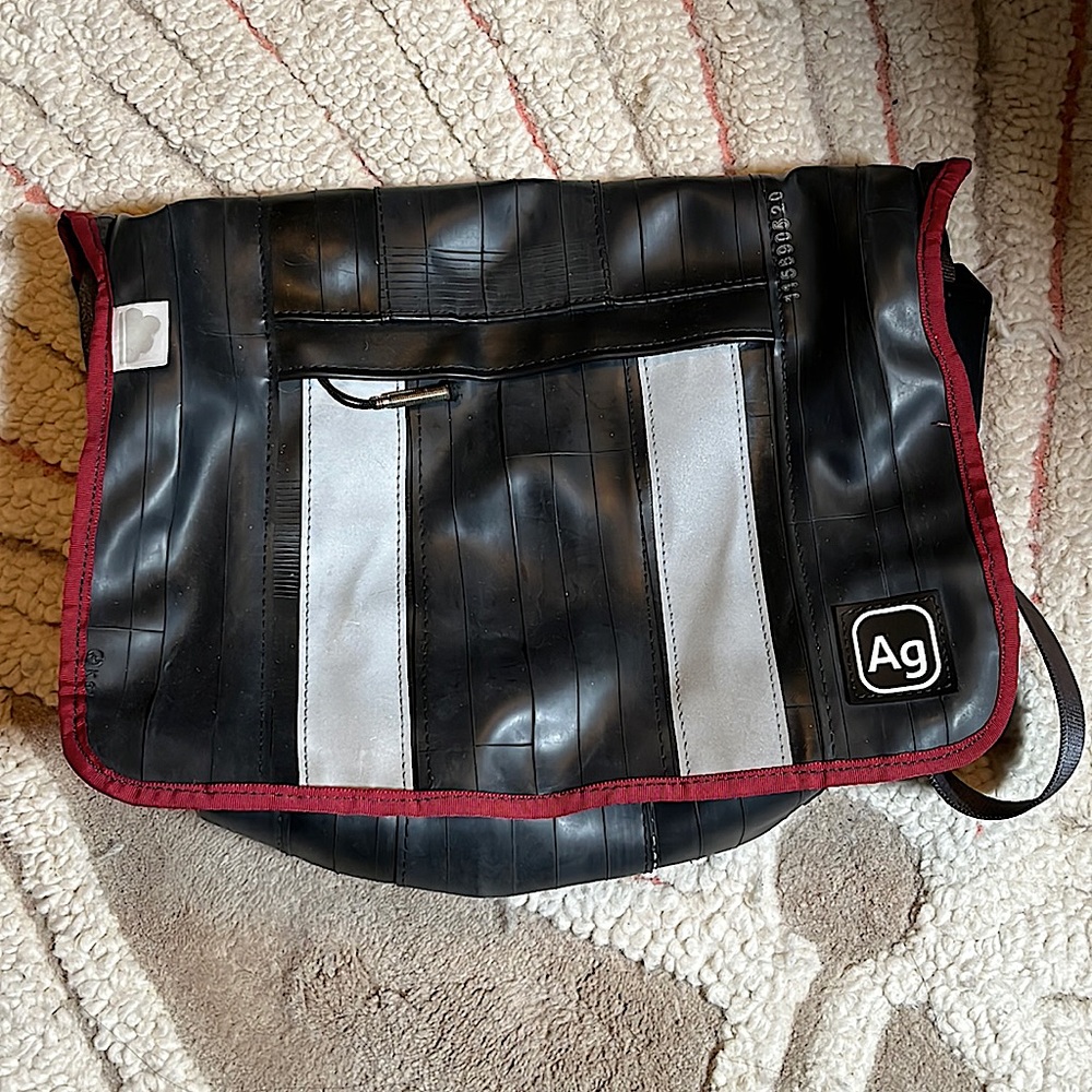 Ag Bike Tire Messenger Bag Gem